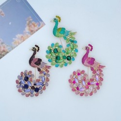 broche de pavão de cristal