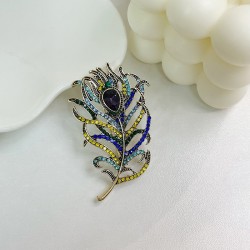 broche em forma de pena de cristal