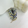 broche em forma de pena de cristal