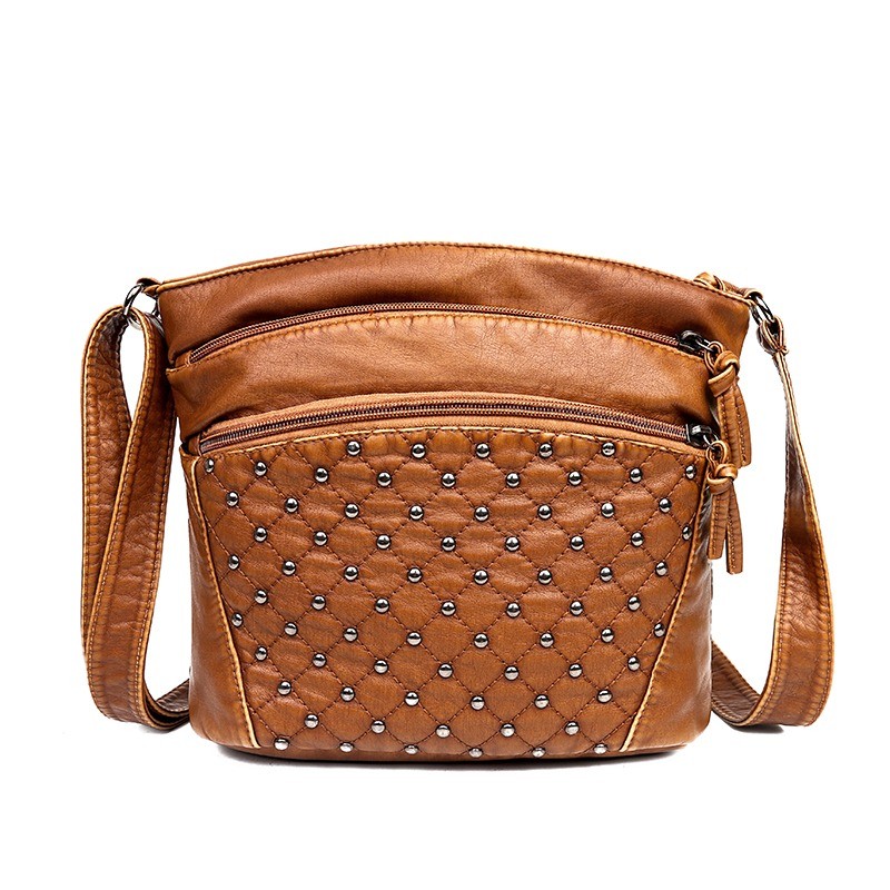 Bolsa tiracolo de couro - com rebites