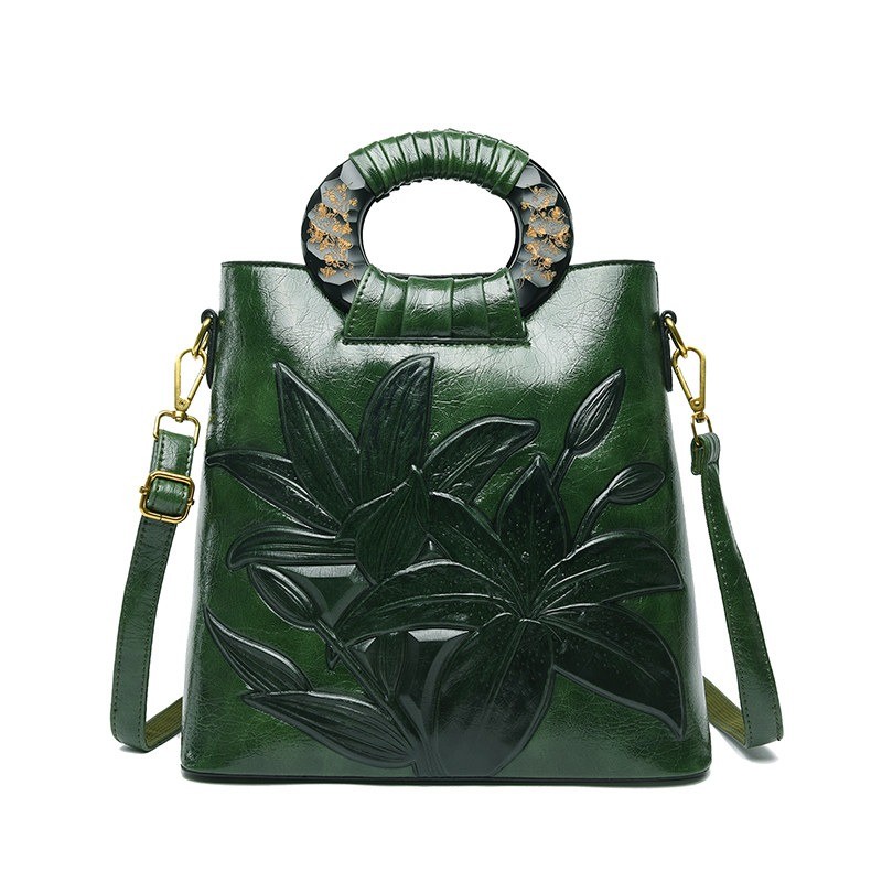 Bolsa de ombro elegante em couro - flores estampadas