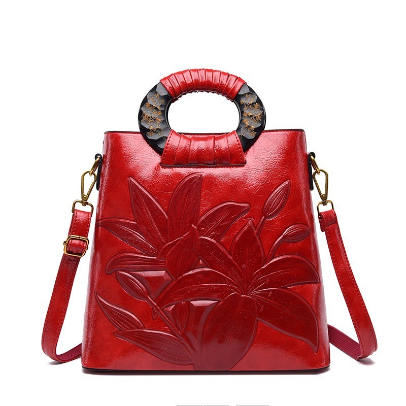 Bolsa de ombro elegante em couro - flores estampadas