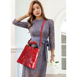 Bolsa de ombro elegante em couro - flores estampadas