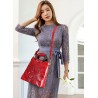 Bolsa de ombro elegante em couro - flores estampadas