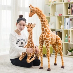 Girafa realista - brinquedo de pelúcia