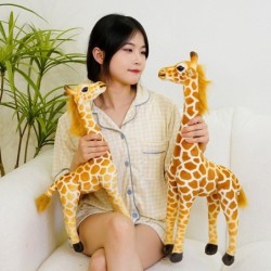 Girafa realista - brinquedo de pelúcia