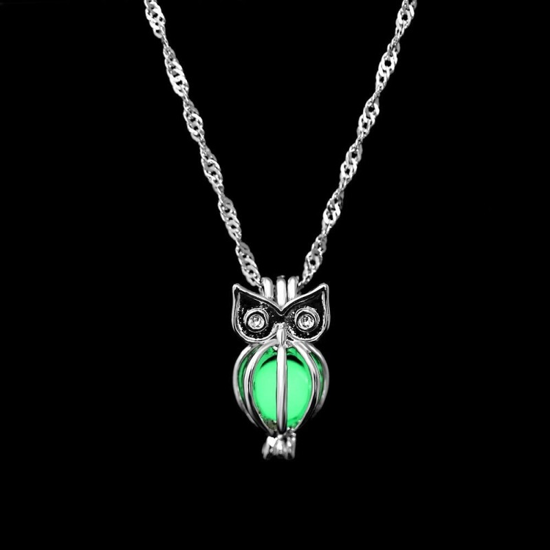 Colar prata com coruja fluorescente