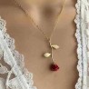 Colar elegante com pingente de rosa