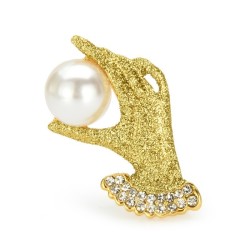 Mão de cristal com uma pérola - broche elegante