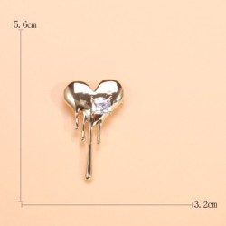 Broche em formato de coração com zircônias