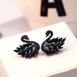 brincos em forma de cisne