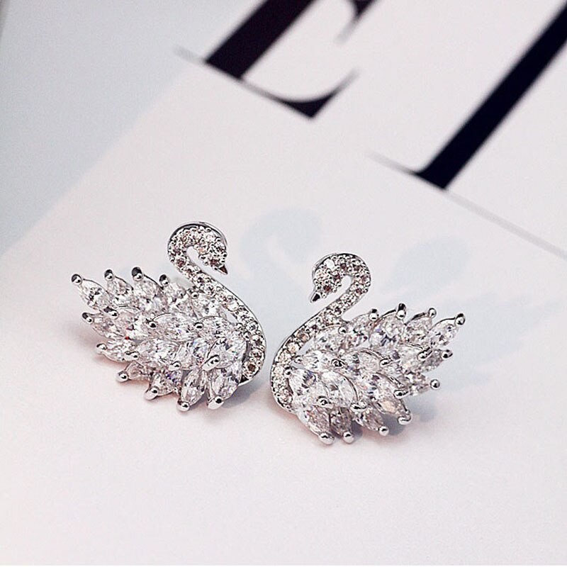 brincos em forma de cisne