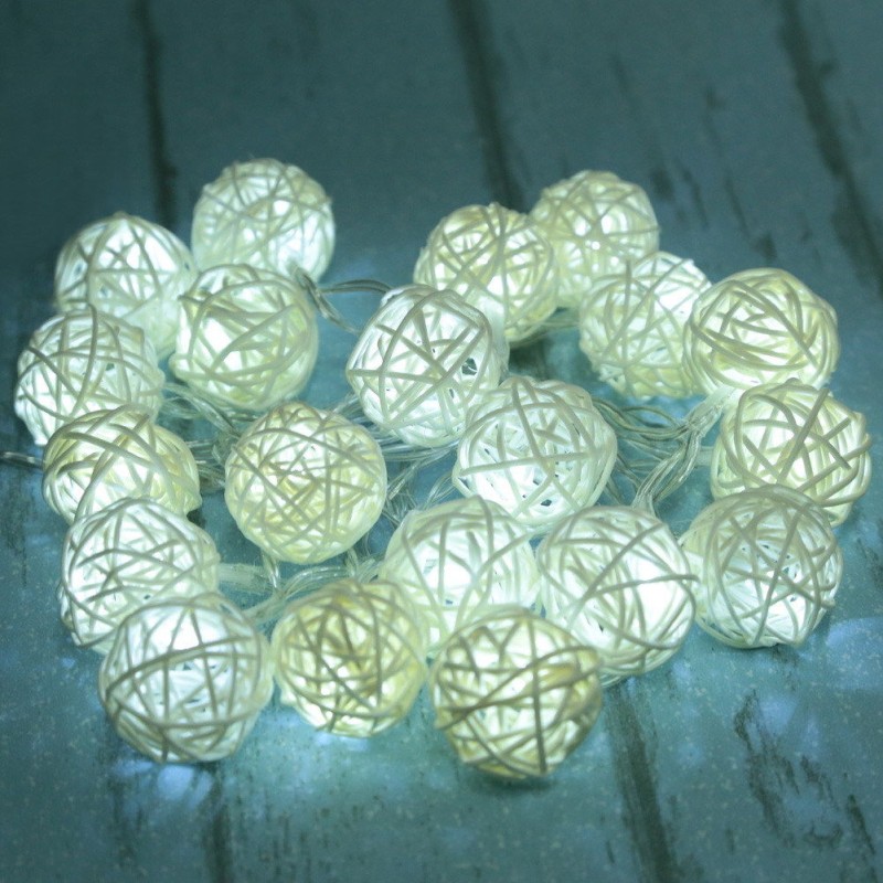 Guirlanda de LED - com bolas de vime - alimentada por bateria - 2,5m