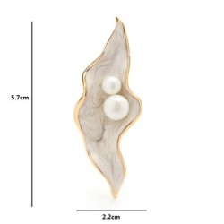 Pearl shell - with pearls - broochBrooches