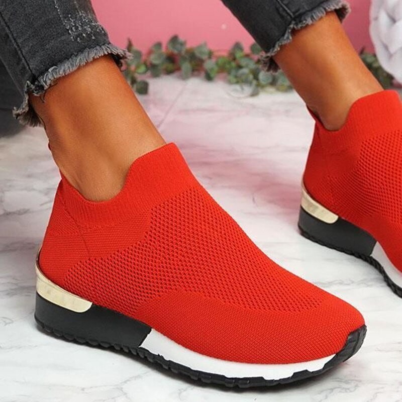 Tênis esportivo em mesh - slip on - com plataforma alta