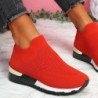 Tênis esportivo em mesh - slip on - com plataforma alta