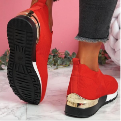Tênis esportivo em mesh - slip on - com plataforma alta