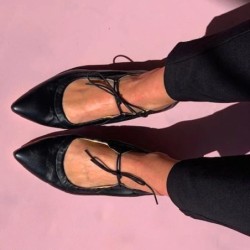 Elegant leather flat shoes - lace upShoes