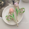 grampo de cabelo em forma de tulipa