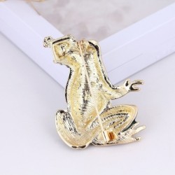Sapo verde com coroa de cristal - broche