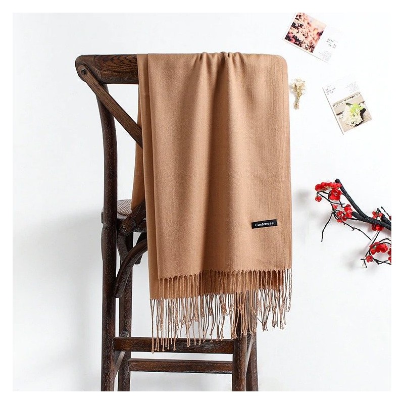 Elegant large cashmere scarf with tasselsScarves