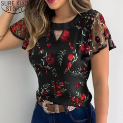 Blusa elegante em malha - bordada floral / borboletas - manga curta