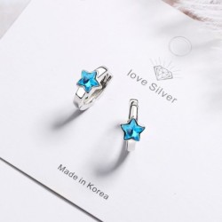 Brincos redondos de prata com estrela de cristal azul