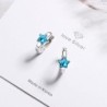 Brincos redondos de prata com estrela de cristal azul