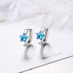 Brincos redondos de prata com estrela de cristal azul