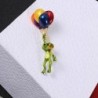 Sapo verde com balões coloridos - broche