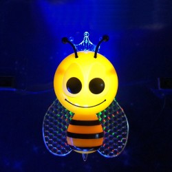 Luz noturna LED - tomada de parede - com sensor - abelha de desenho animado