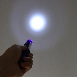 LED de COB Mini caneta multifunções Lâmpada de tocha de mão com ímã
