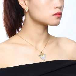 Conjunto de jóias elegantes de amor e triângulo
