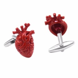 Cufflinks na moda com um coração vermelho