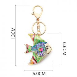 chaveiro de peixe de cristal e esmalte