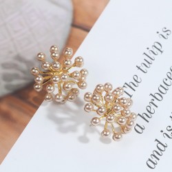 Pearl flower - small stud earringsEarrings