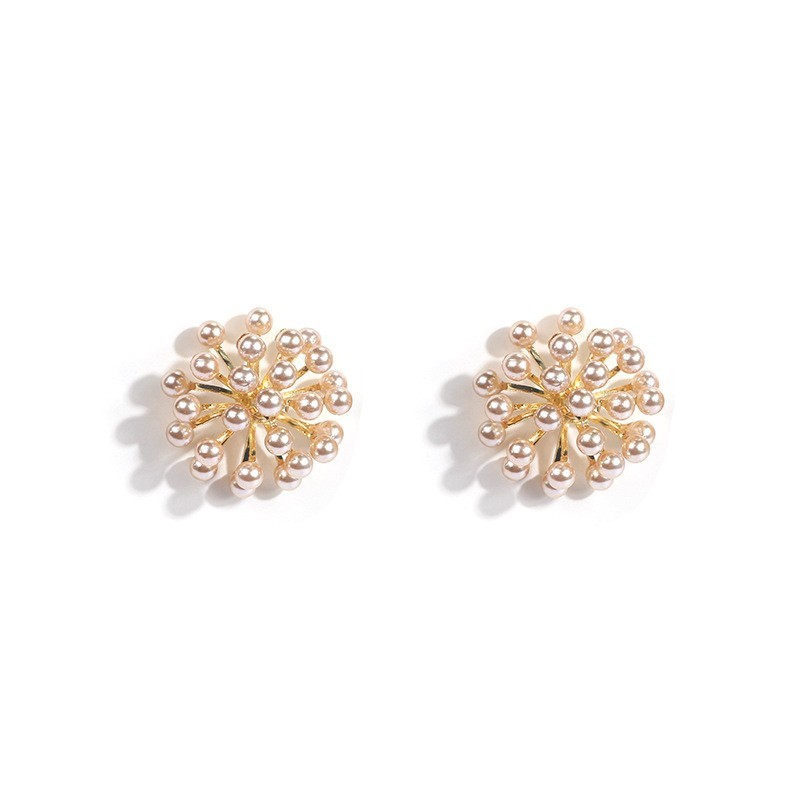 Pearl flower - small stud earringsEarrings