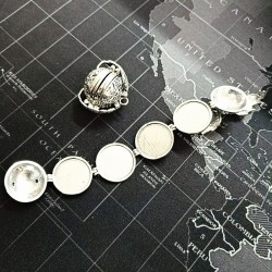 Expandable photo locket keyringKeyrings