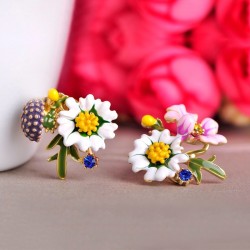 Small chrysanthemum stud earringsEarrings