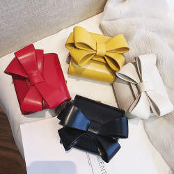Saco elegante pequeno com arco e cadeia