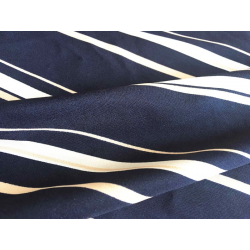 Elegante vestido listrado
