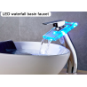 Torneira de bacia de cachoeira LED