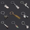 Chinelos - microfone - semáforos - chaveiro de metal