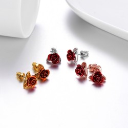 Brincos dourados com rosa vermelha