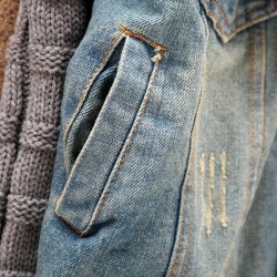 jaqueta curta de jeans e lã na moda com colarinho de pele destacável